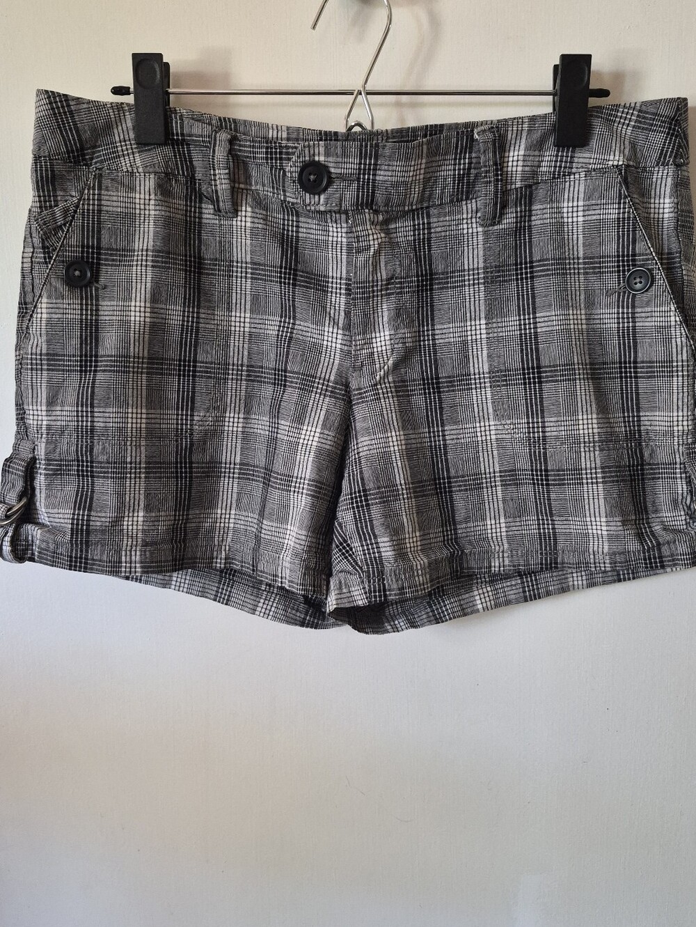 a.n.a. Women's low-to-mid rise plaid chino utility shorts